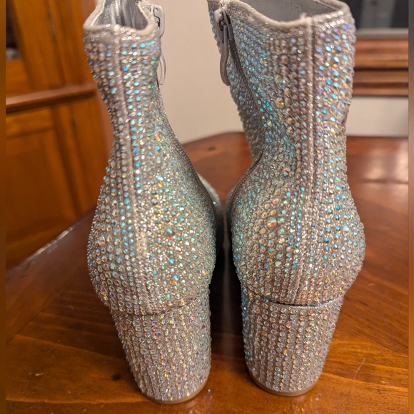 Forever Silver Bling Crystal Ankle Boots Women's Size 6 1/2 New - Picture 3 of 6